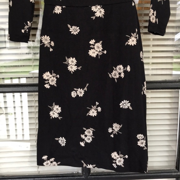 Old Navy Black Scoop Neck Dress with White Daisies - Picture 2 of 8